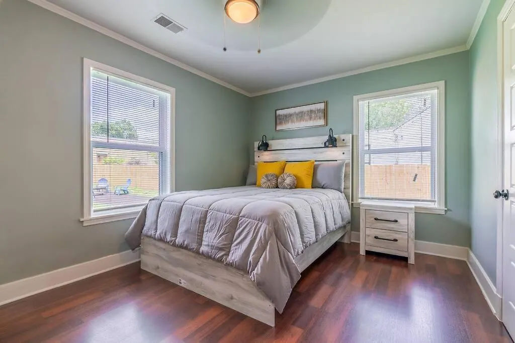 Holiday home Mika Springs Beach Inspired Home! Memphis